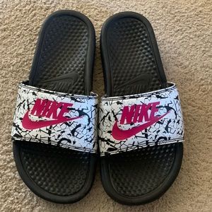 Women’s Nike Slides size 8
